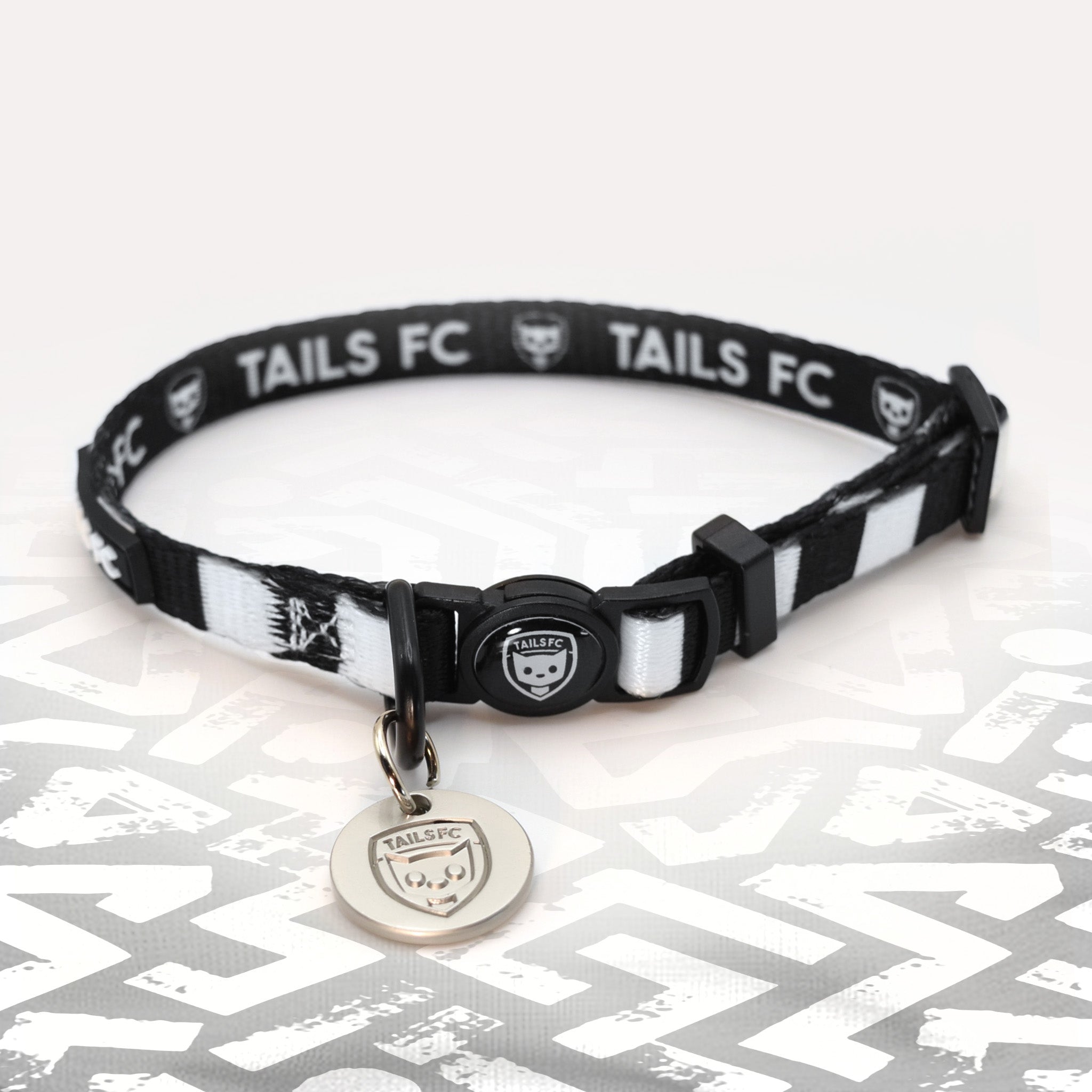 Fulham black and white striped cat collar.