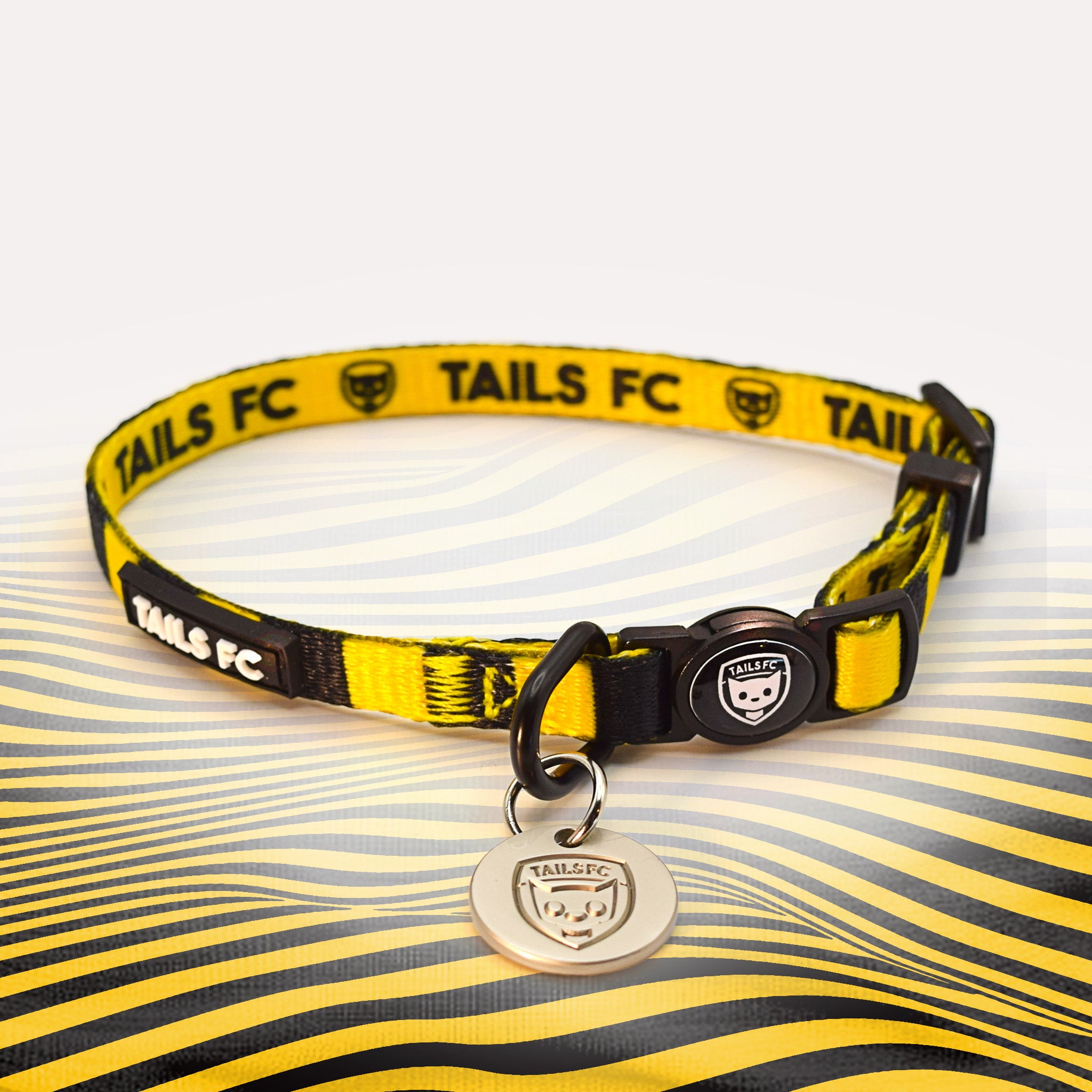 Hull cat collar in Yellow and Black Stripes.