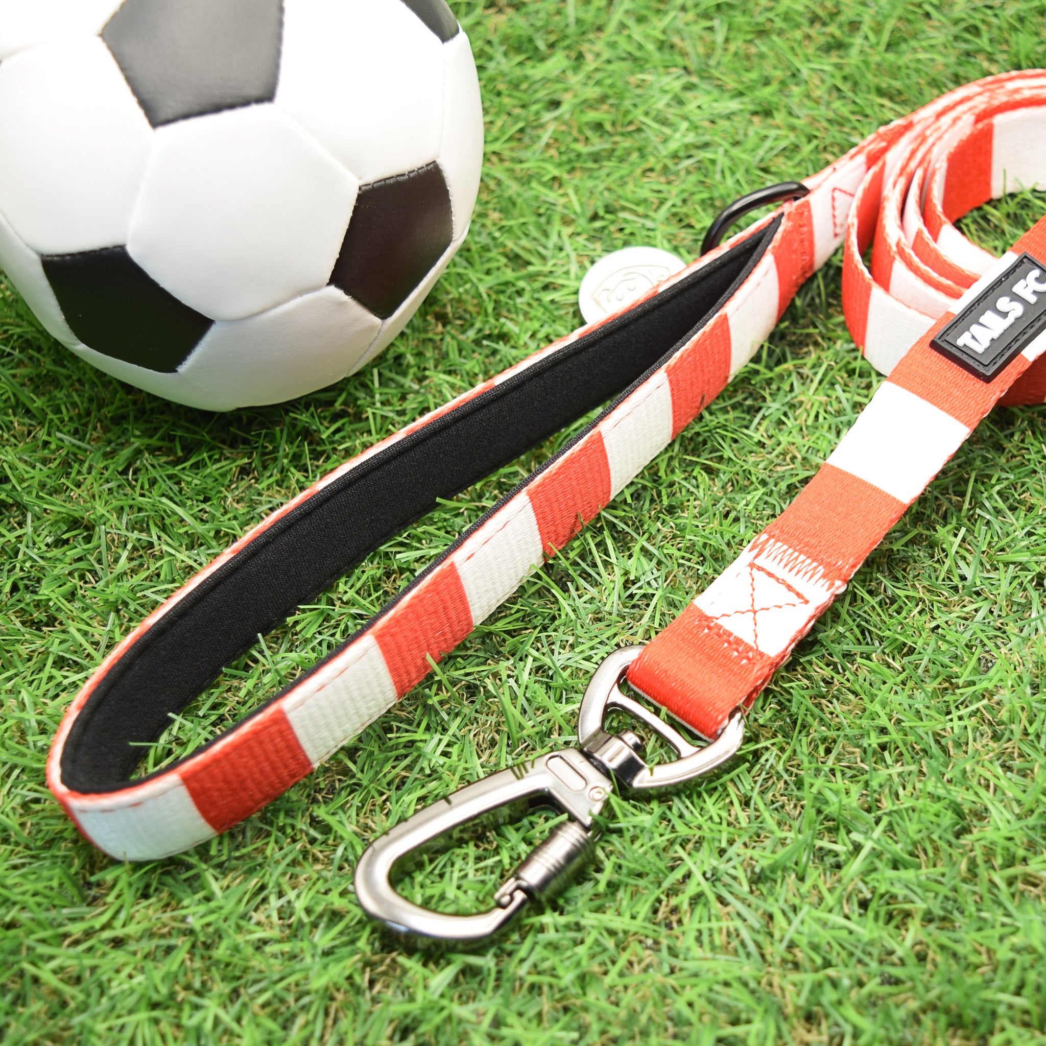 Middlesbrough Pet Lead - Red & White Stripe Football Pet Lead