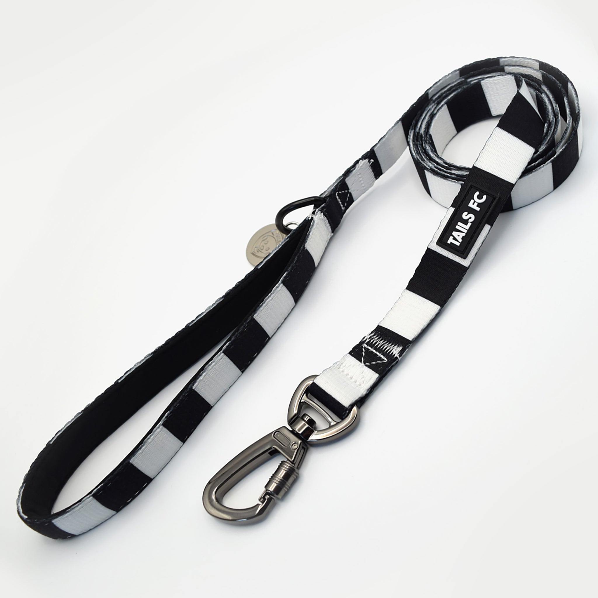 Newcastle Pet Lead – Black & White Stripe Football Pet Lead